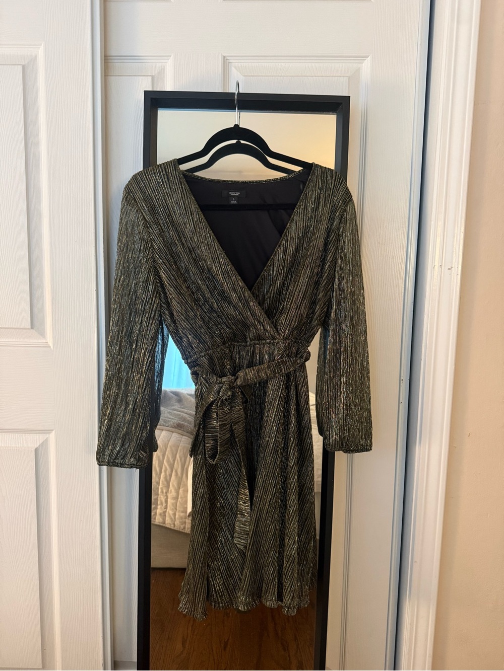 Simply Vera Vera Wang Metallic Gold and Black Wrap Dress with Tie